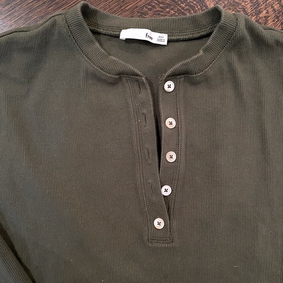 Wilfred Free Aritzia Mavis shirt green - Picture 2 of 4